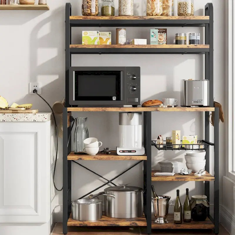 Étagère de cuisine style boulanger avec prise de courant et panier en fil métallique