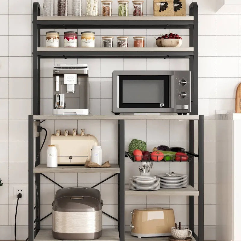 Étagère de cuisine style boulanger avec prise de courant et panier en fil métallique